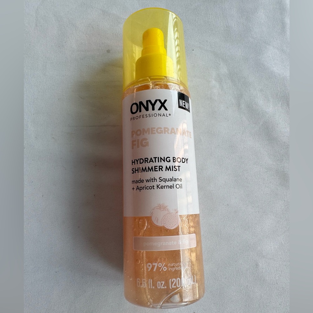 ONYX Professional Hydrating Body Shimmer Mist in Pomegranate Fig